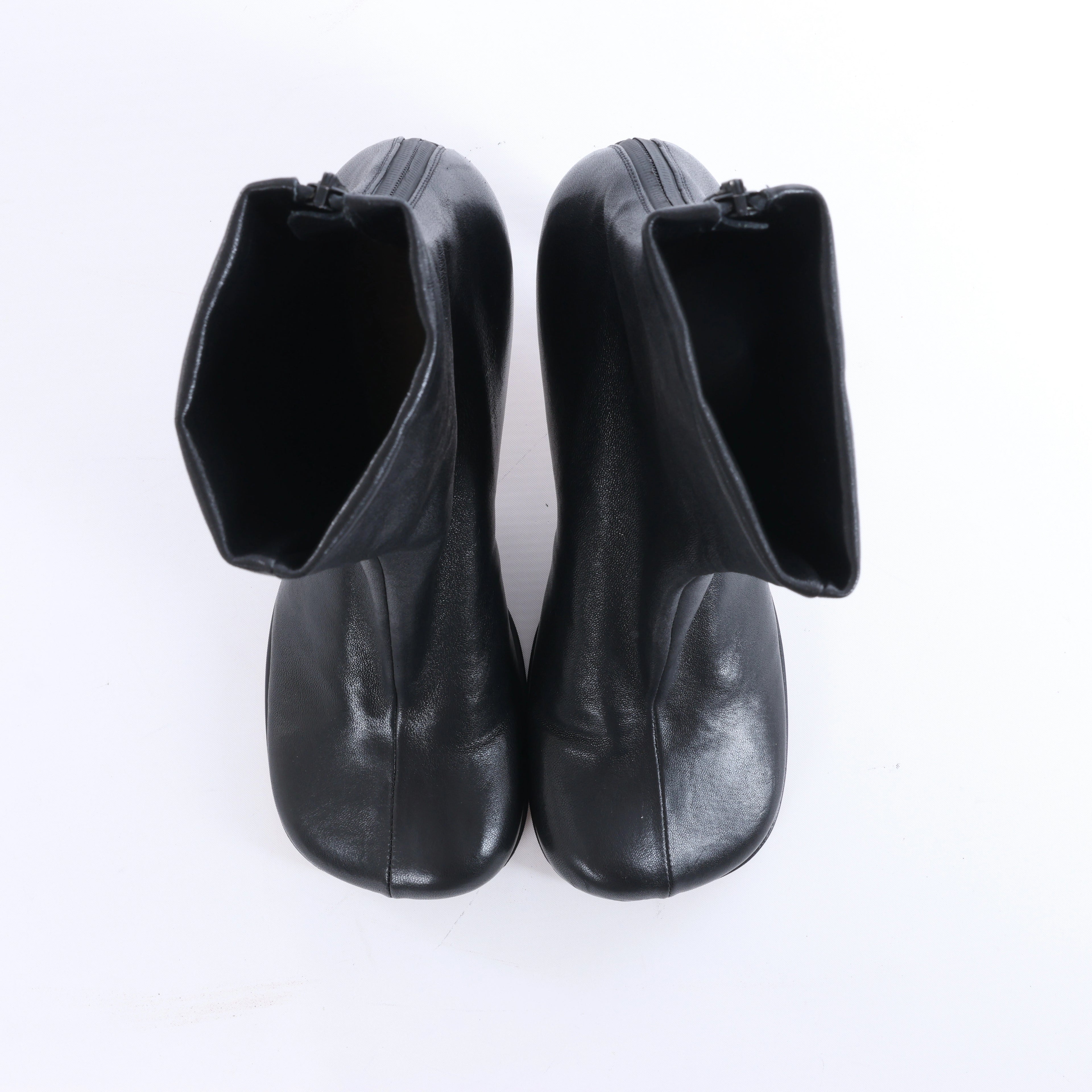 Bottega Veneta Leather Ankle Boots in Black ITZTQ99VEQTC, Size EU 38.5