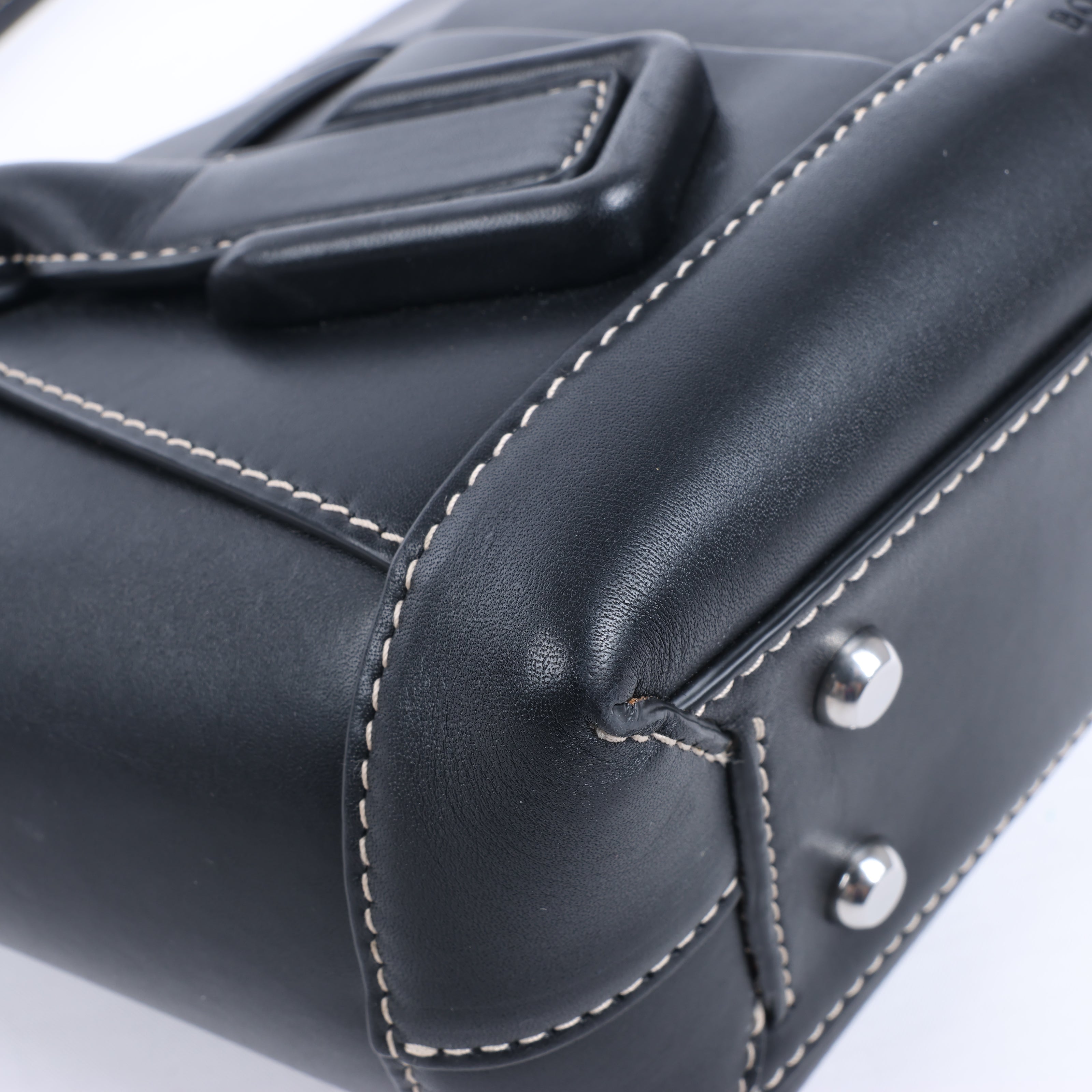 Bottega Veneta Arco Maxi Intrecciato Leather Handbag in Black