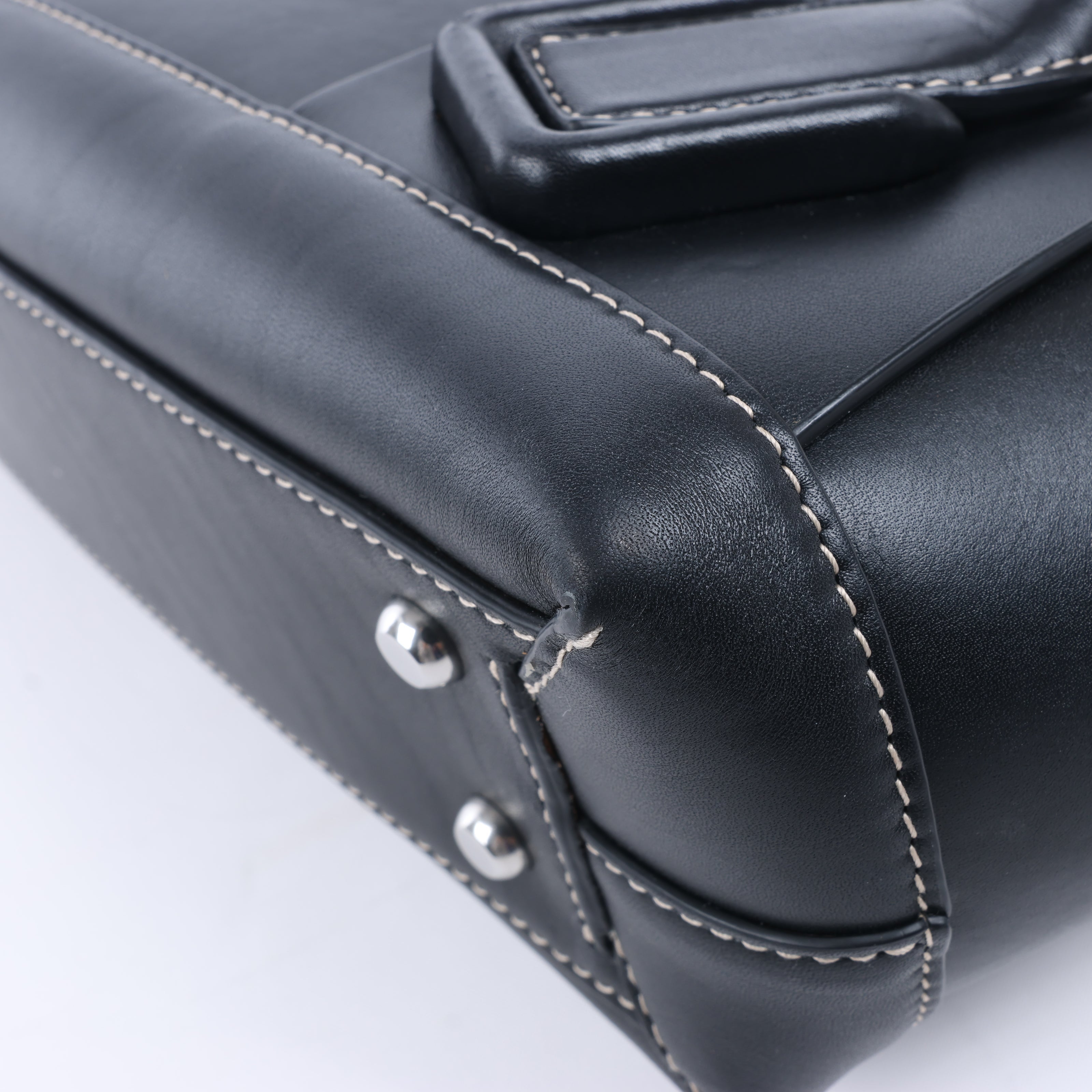 Bottega Veneta Arco Maxi Intrecciato Leather Handbag in Black