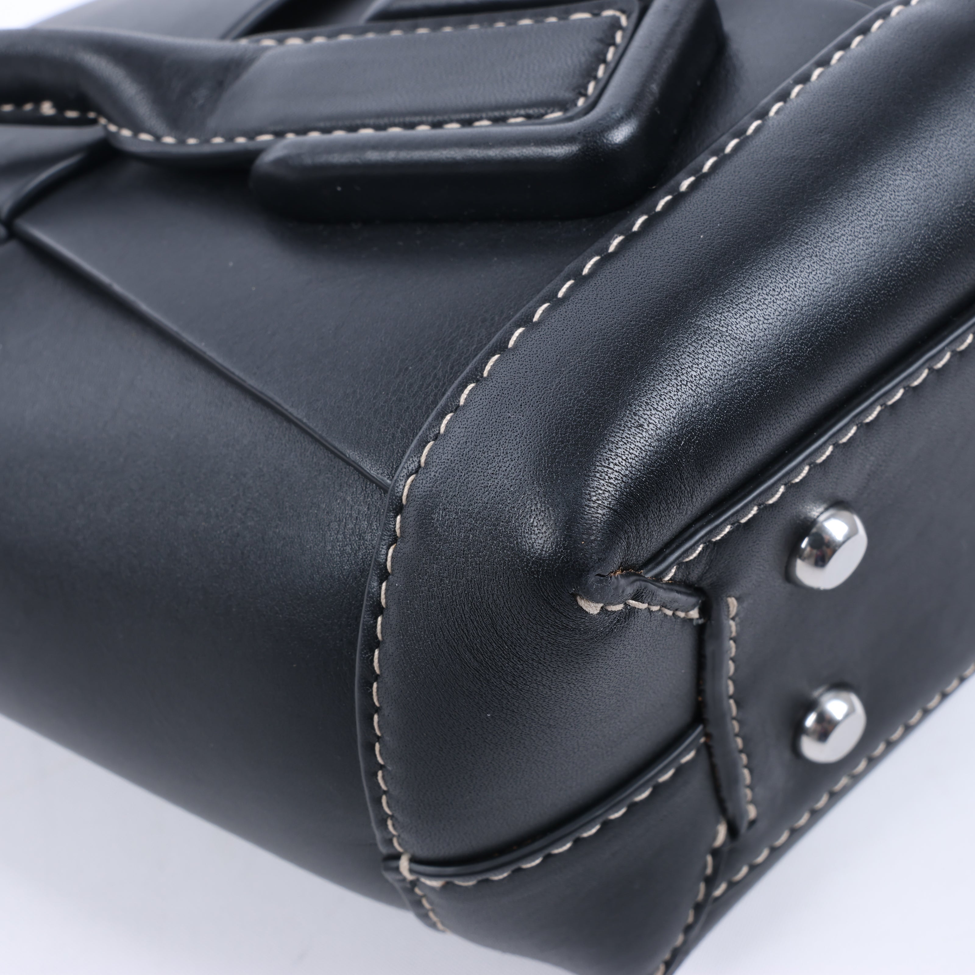 Bottega Veneta Arco Maxi Intrecciato Leather Handbag in Black