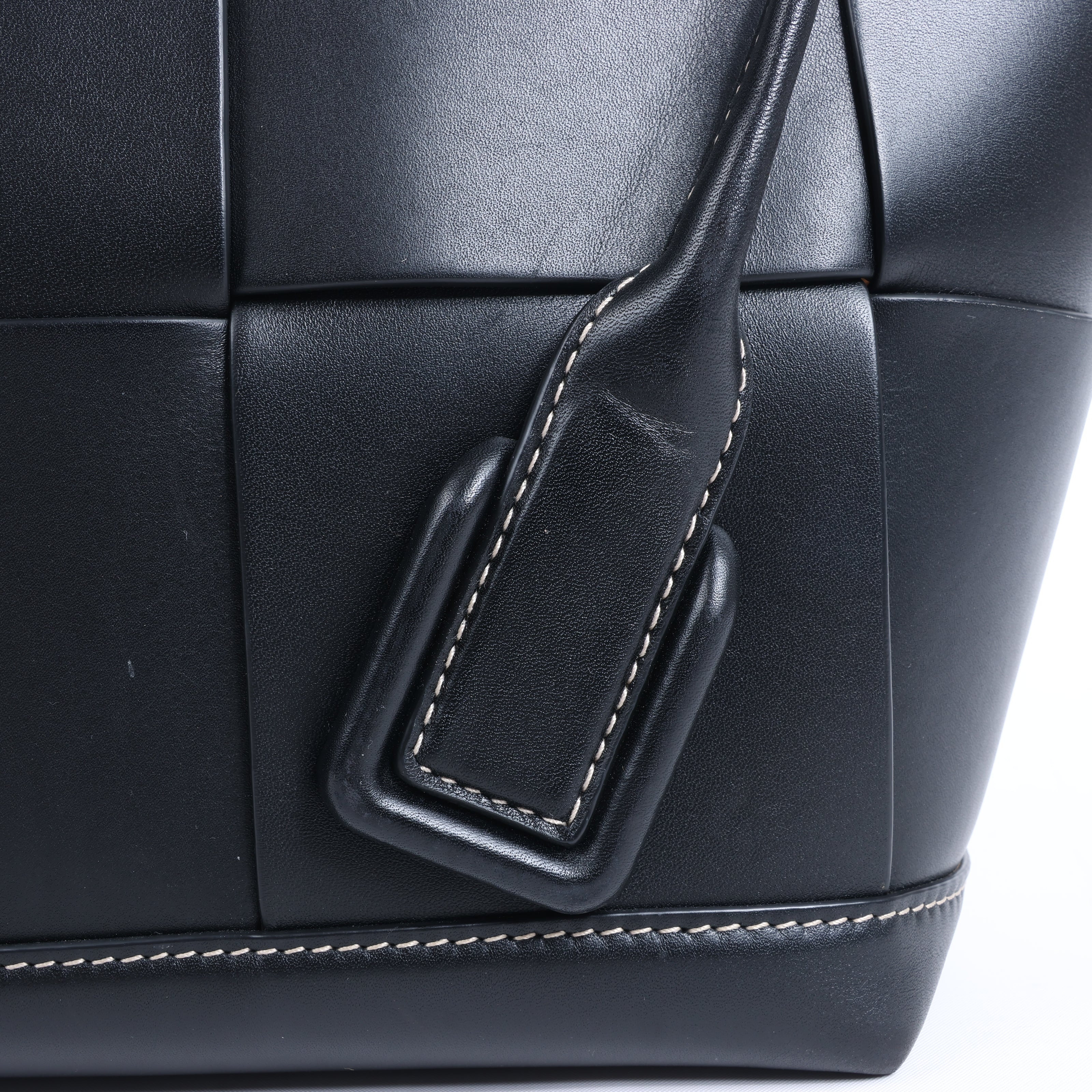 Bottega Veneta Arco Maxi Intrecciato Leather Handbag in Black