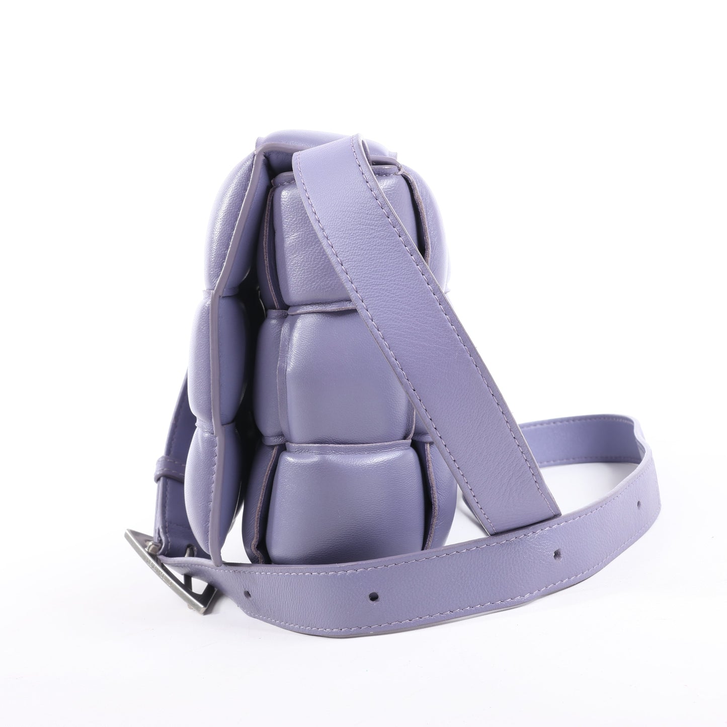 Bottega Veneta gepolsterte Kassetten-Maxi-Schultertasche aus Intrecciato-Leder in Lila