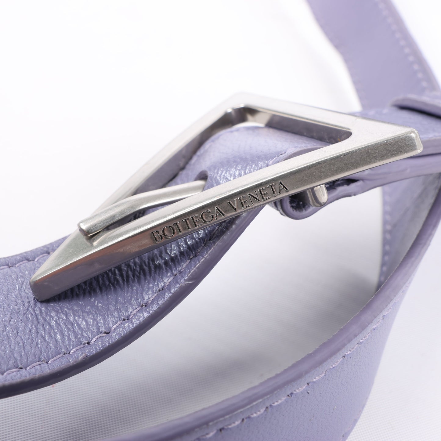 Bottega Veneta gepolsterte Kassetten-Maxi-Schultertasche aus Intrecciato-Leder in Lila