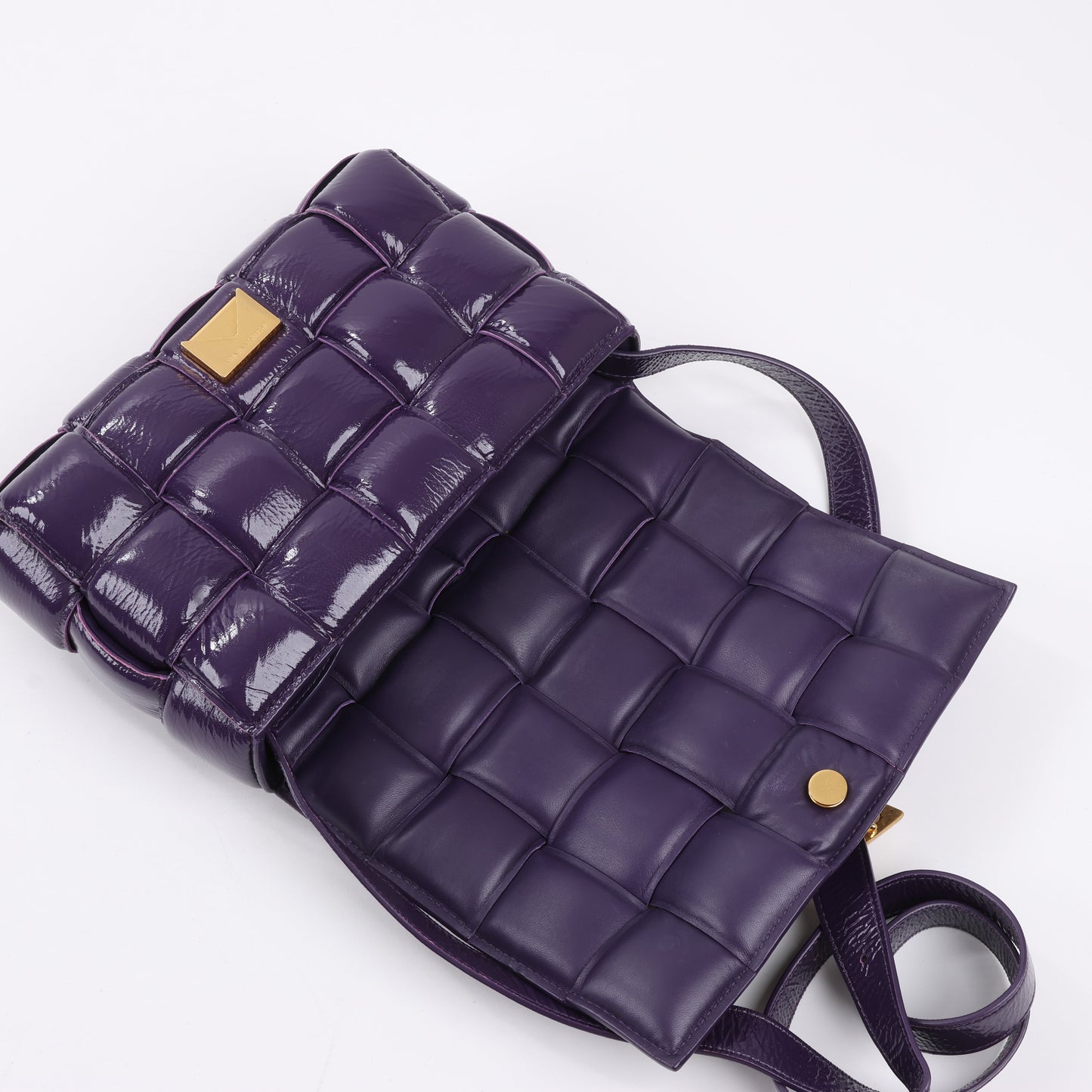 Bottega Veneta Padded Cassette Maxi Intrecciato Leather Shoulder Bag in Purple