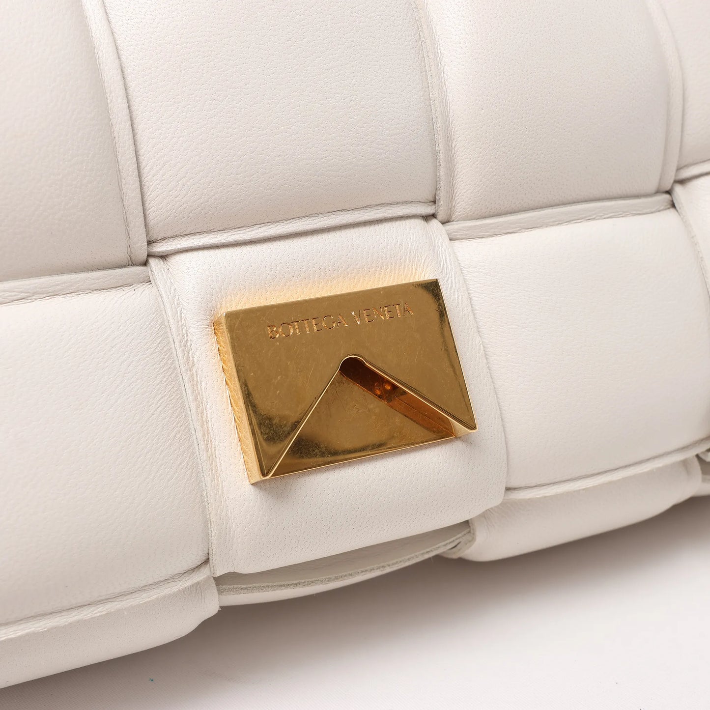 Bottega Veneta Padded Cassette Maxi Intrecciato Leather Shoulder Bag in Ecru