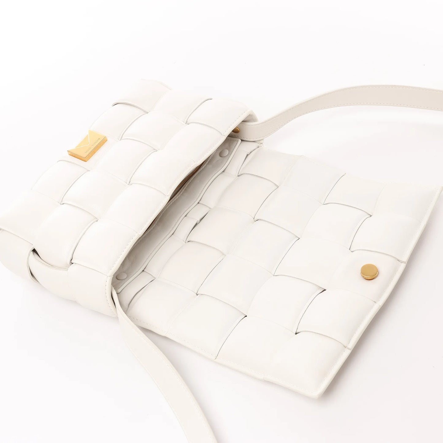 Bottega Veneta Padded Cassette Maxi Intrecciato Leather Shoulder Bag in Ecru