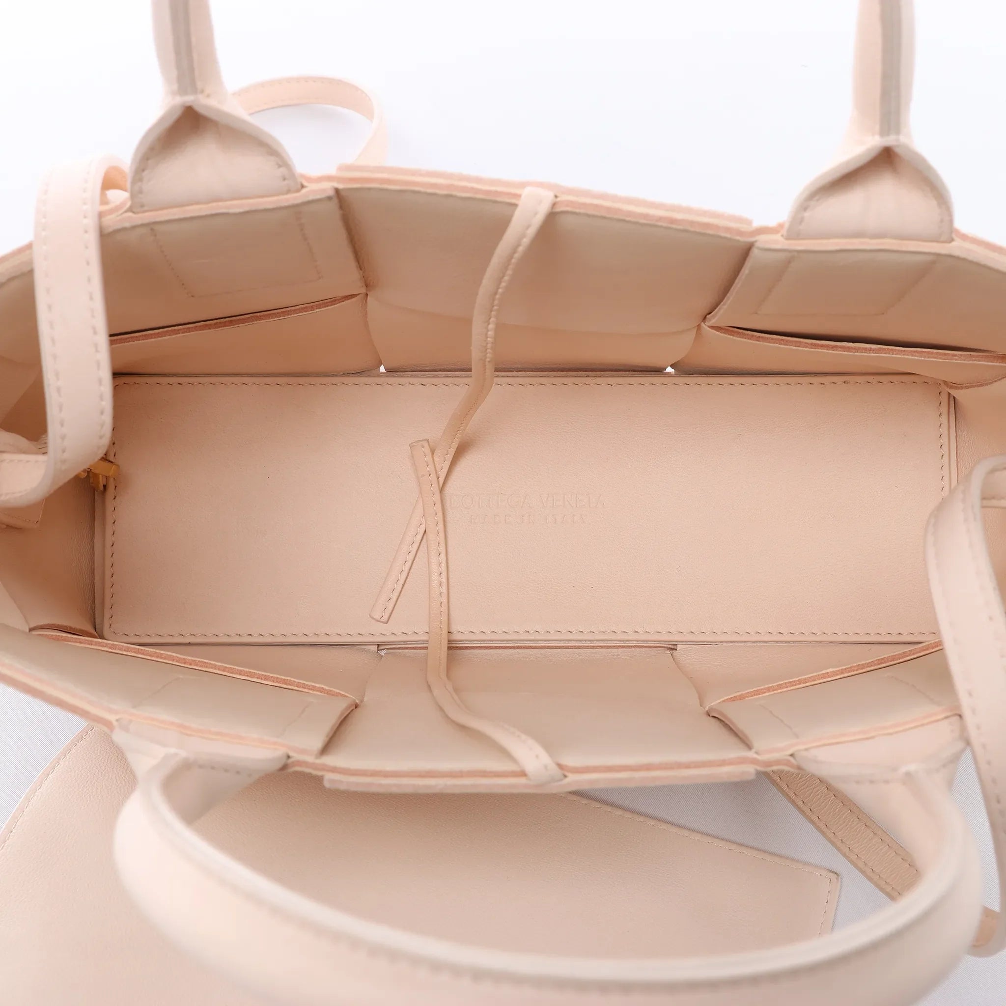 Bottega Veneta The Arco Maxi Intrecciato Leather Handbag in Pink