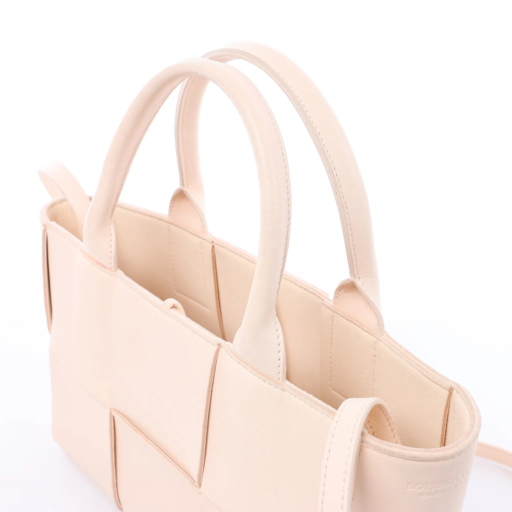 Bottega Veneta The Arco Maxi Intrecciato Leather Handbag in Pink
