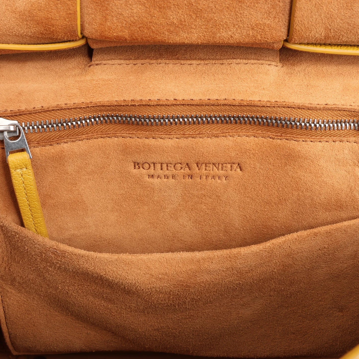 Bottega Veneta Mini Arco Maxi Intrecciato Lederhandtasche in Gelb