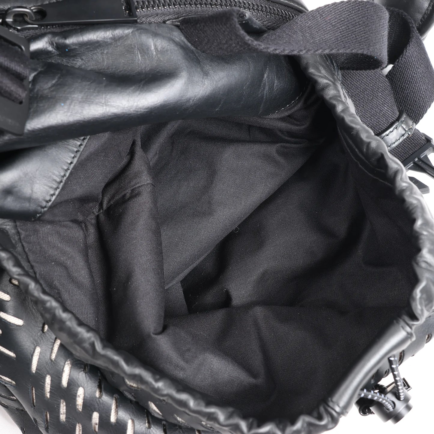 Sac à dos Bottega Veneta en cuir perforé noir