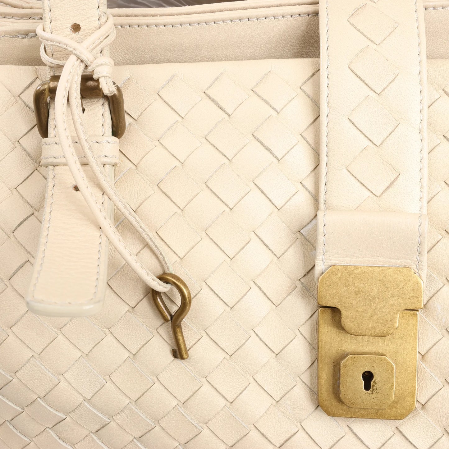 Bottega Veneta Intrecciato Roma Leather Handbag in Beige 171265