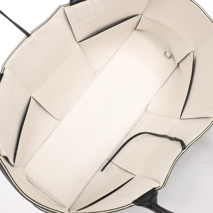 Bottega Veneta The Arco Maxi Intrecciato Large Leather Handbag in Black