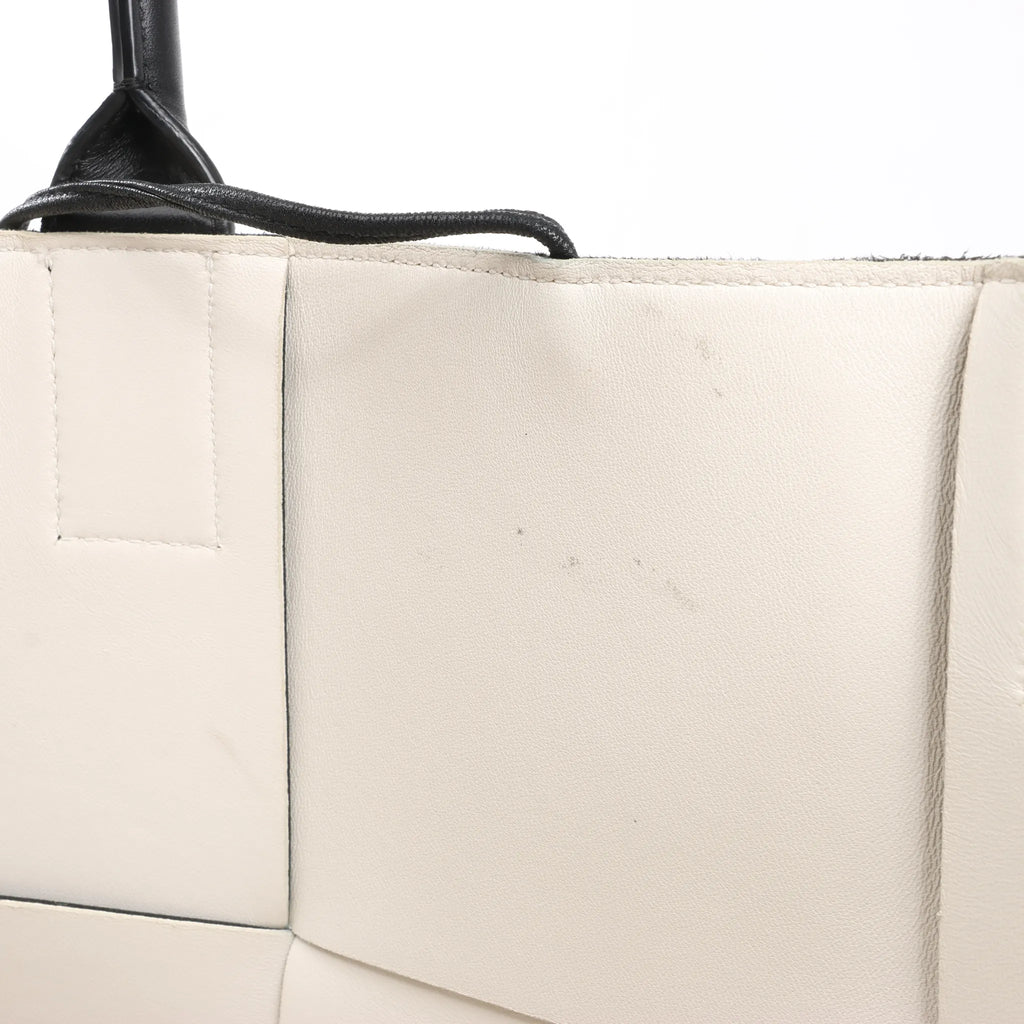 Bottega Veneta The Arco Maxi Intrecciato Large Leather Handbag in Black