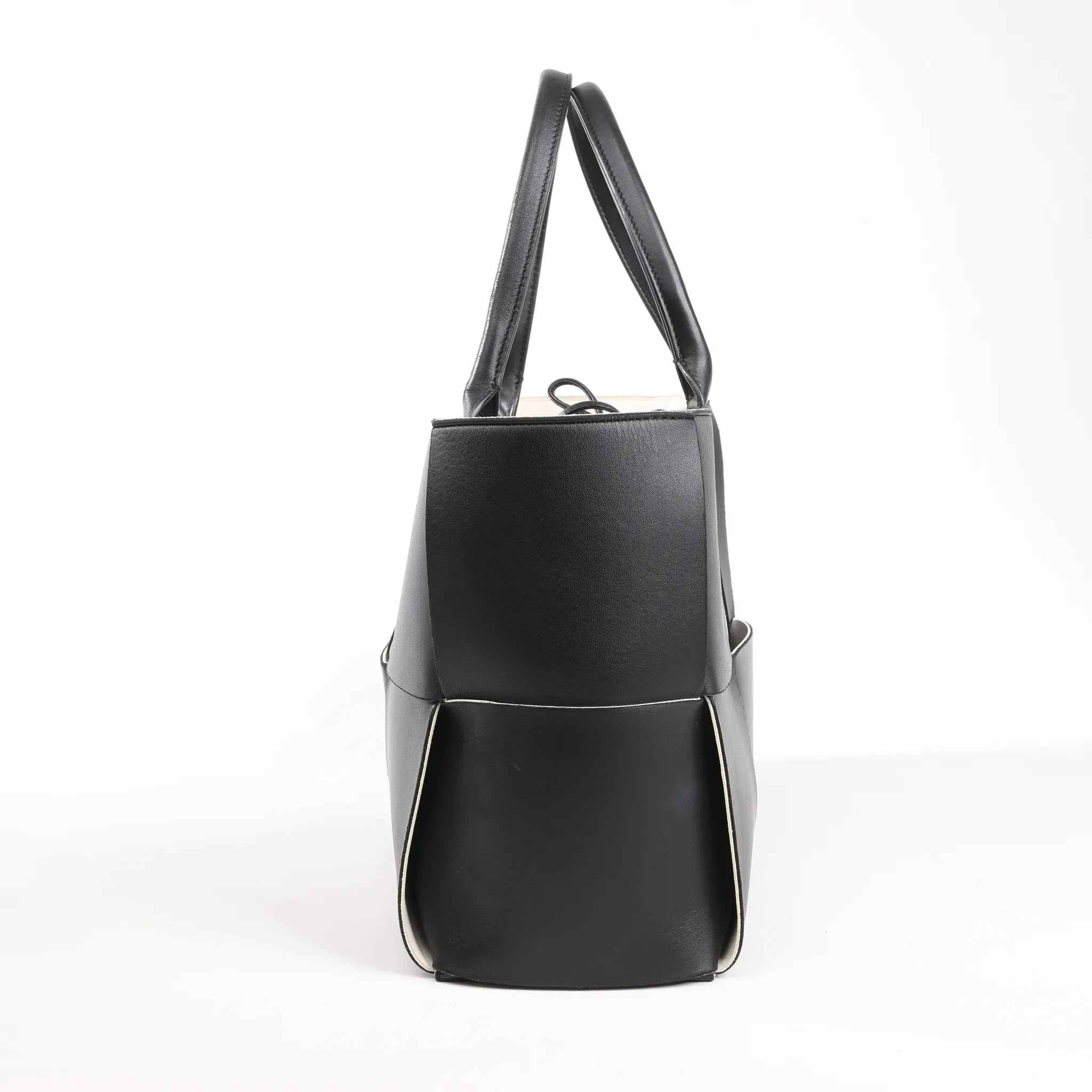 Bottega Veneta The Arco Maxi Intrecciato Large Leather Handbag in Black
