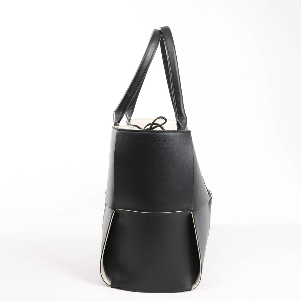 Bottega Veneta The Arco Maxi Intrecciato Large Leather Handbag in Black