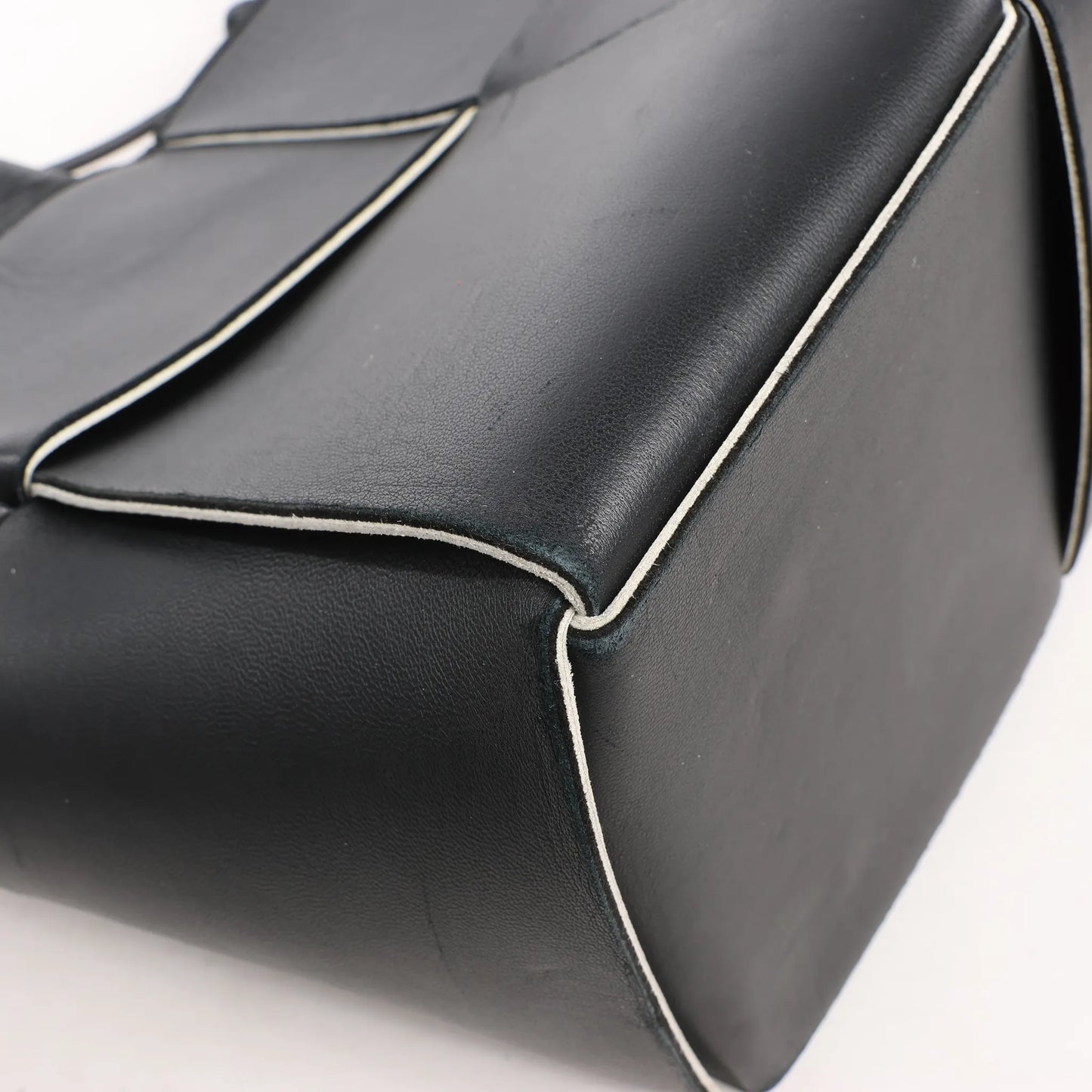 Bottega Veneta The Arco Maxi Intrecciato Leather Handbag in Black