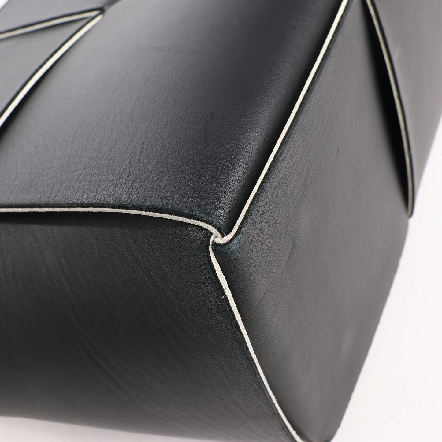 Bottega Veneta The Arco Maxi Intrecciato Leather Handbag in Black