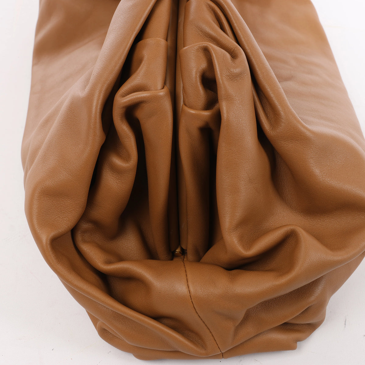 Bolso bandolera mini The Pouch de cuero Bottega Veneta en marrón