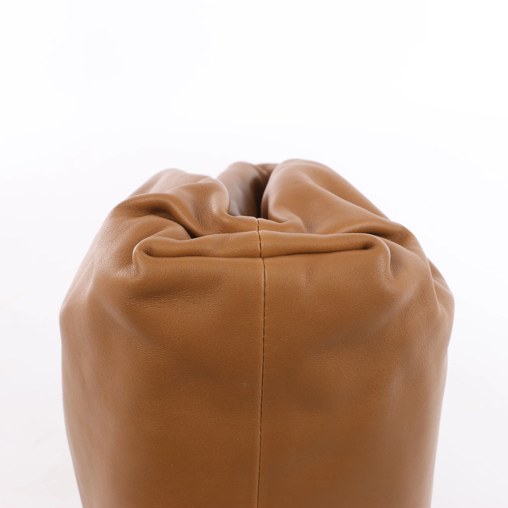 Bolso bandolera mini The Pouch de cuero Bottega Veneta en marrón