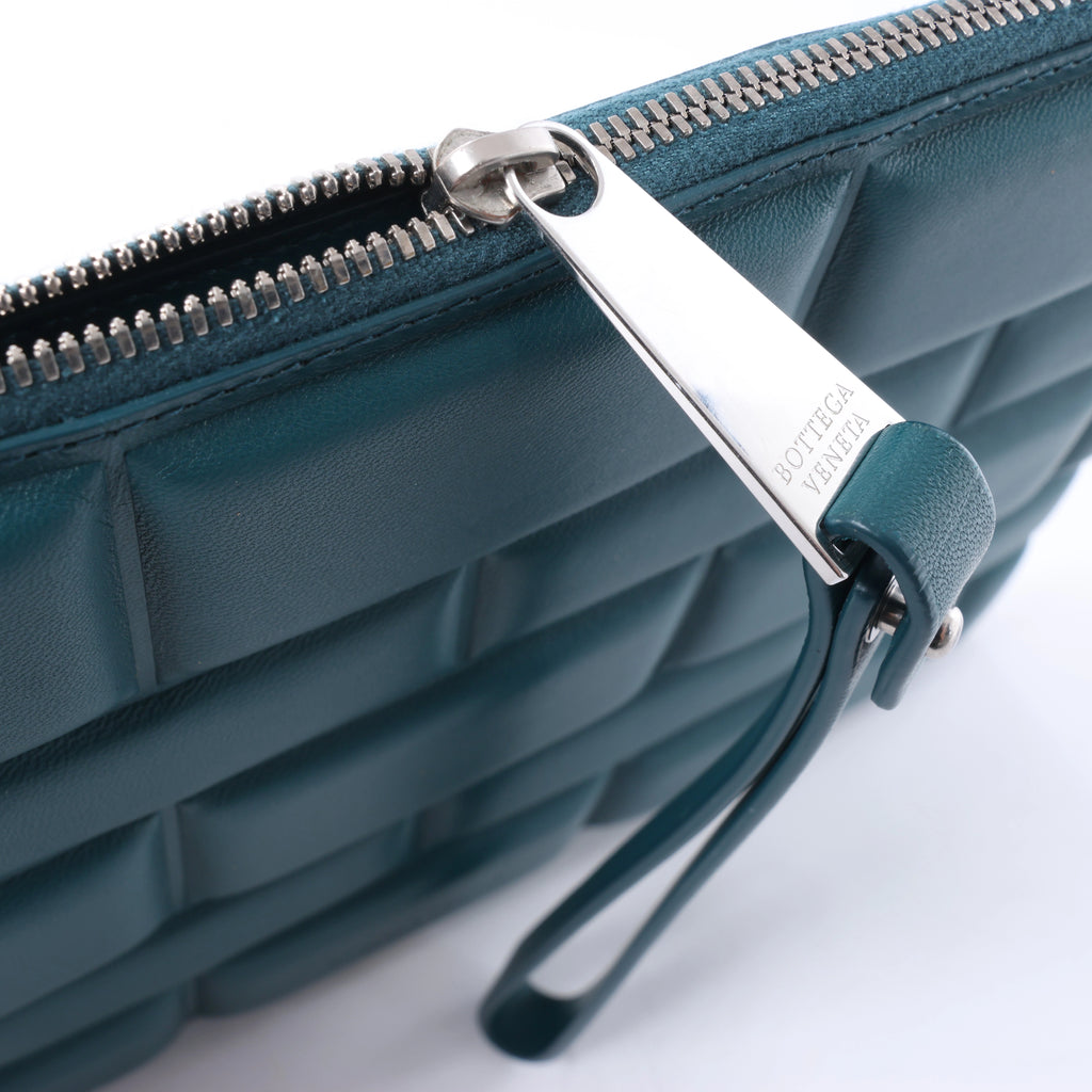 Cartera de mano Bottega Veneta de cuero Intrecciato en negro