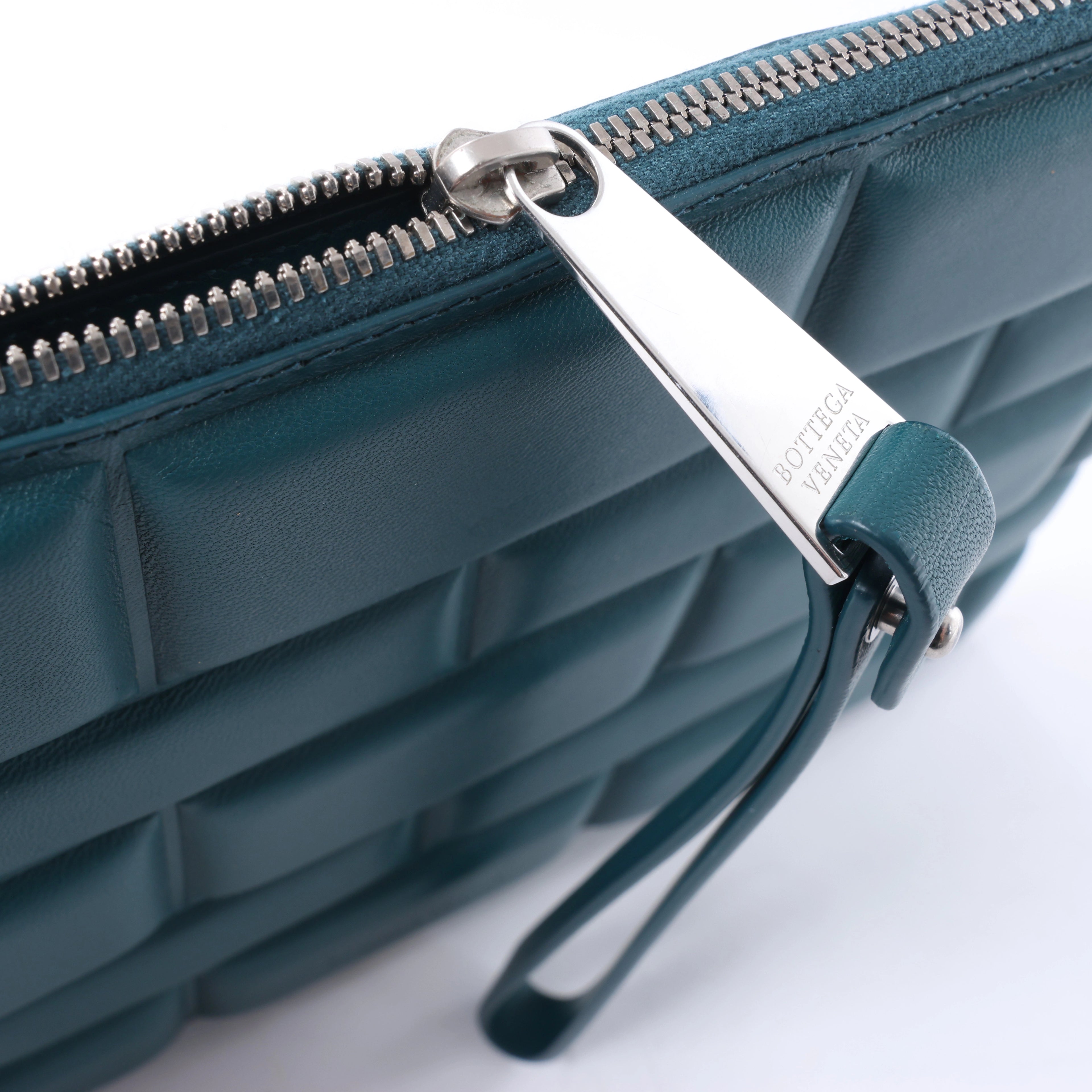 Cartera de mano Bottega Veneta de cuero Intrecciato en negro