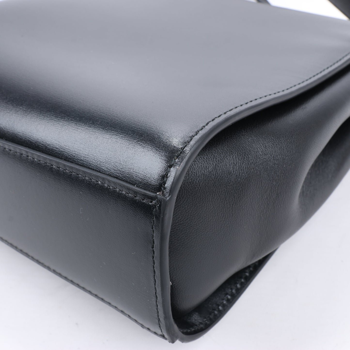 Sac à bandoulière Bottega Veneta en cuir de veau nappa Box Clip, noir