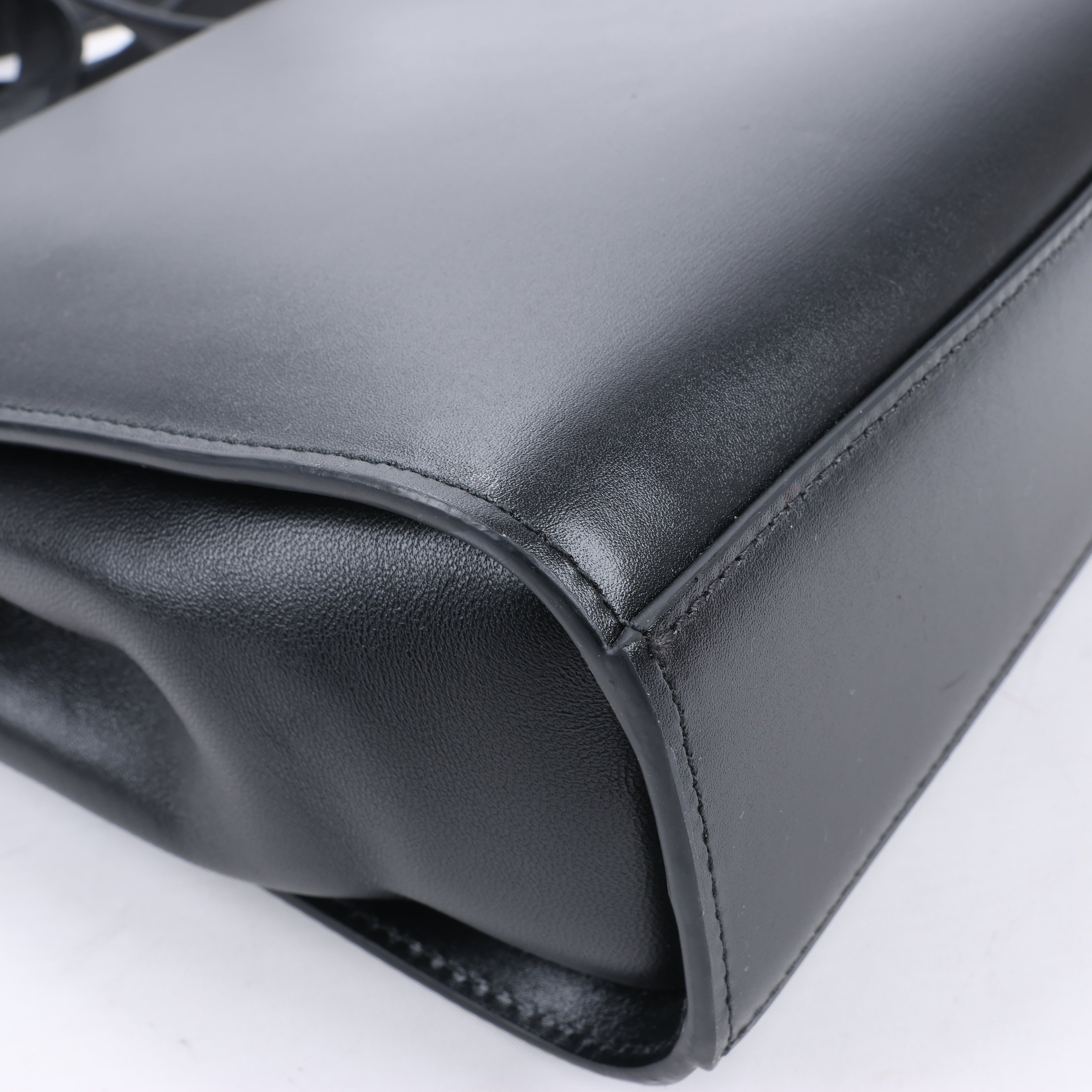 Bottega Veneta Box Calfskin Nappa Clip Shoulder Bag in Black