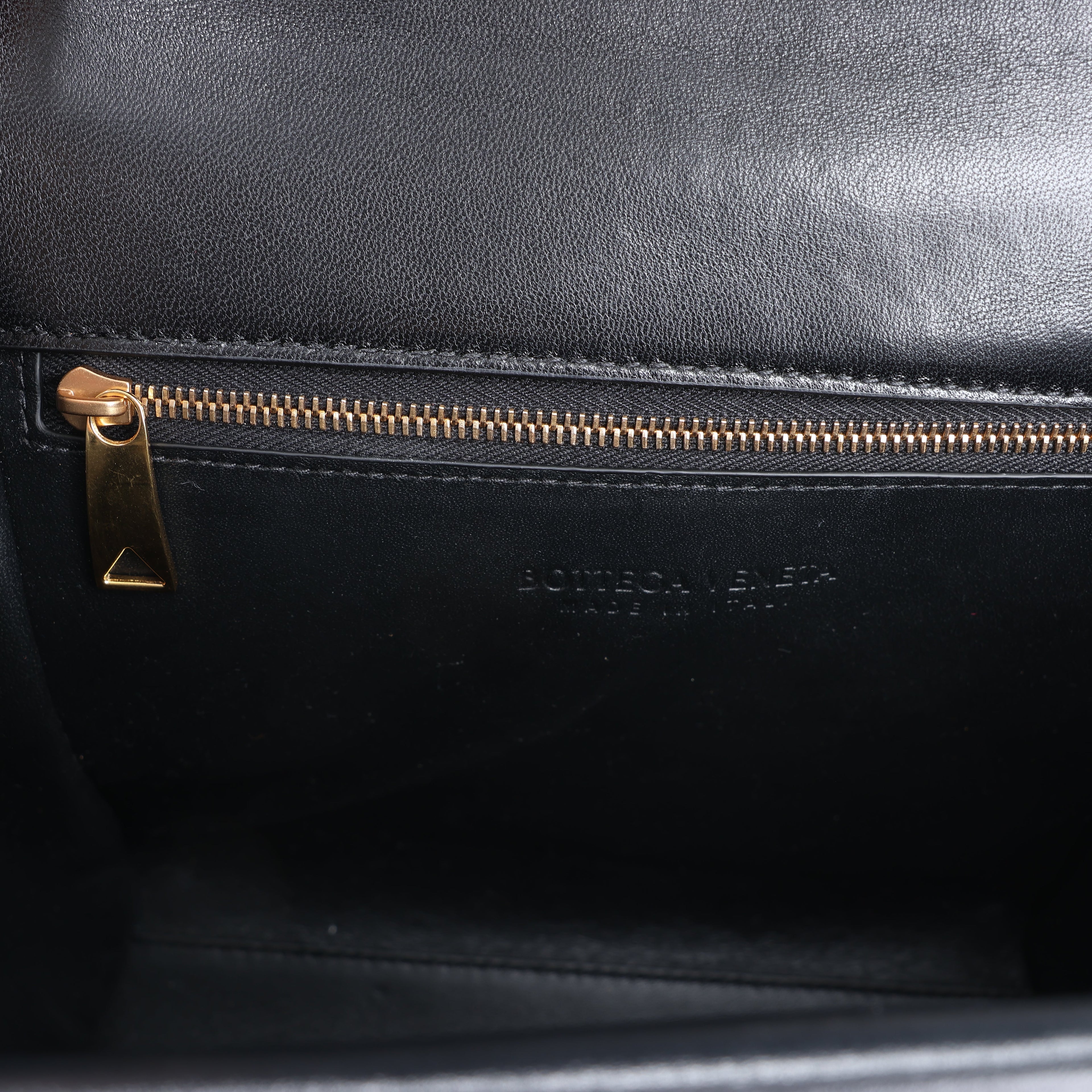 Bottega Veneta Box Calfskin Nappa Clip Shoulder Bag in Black