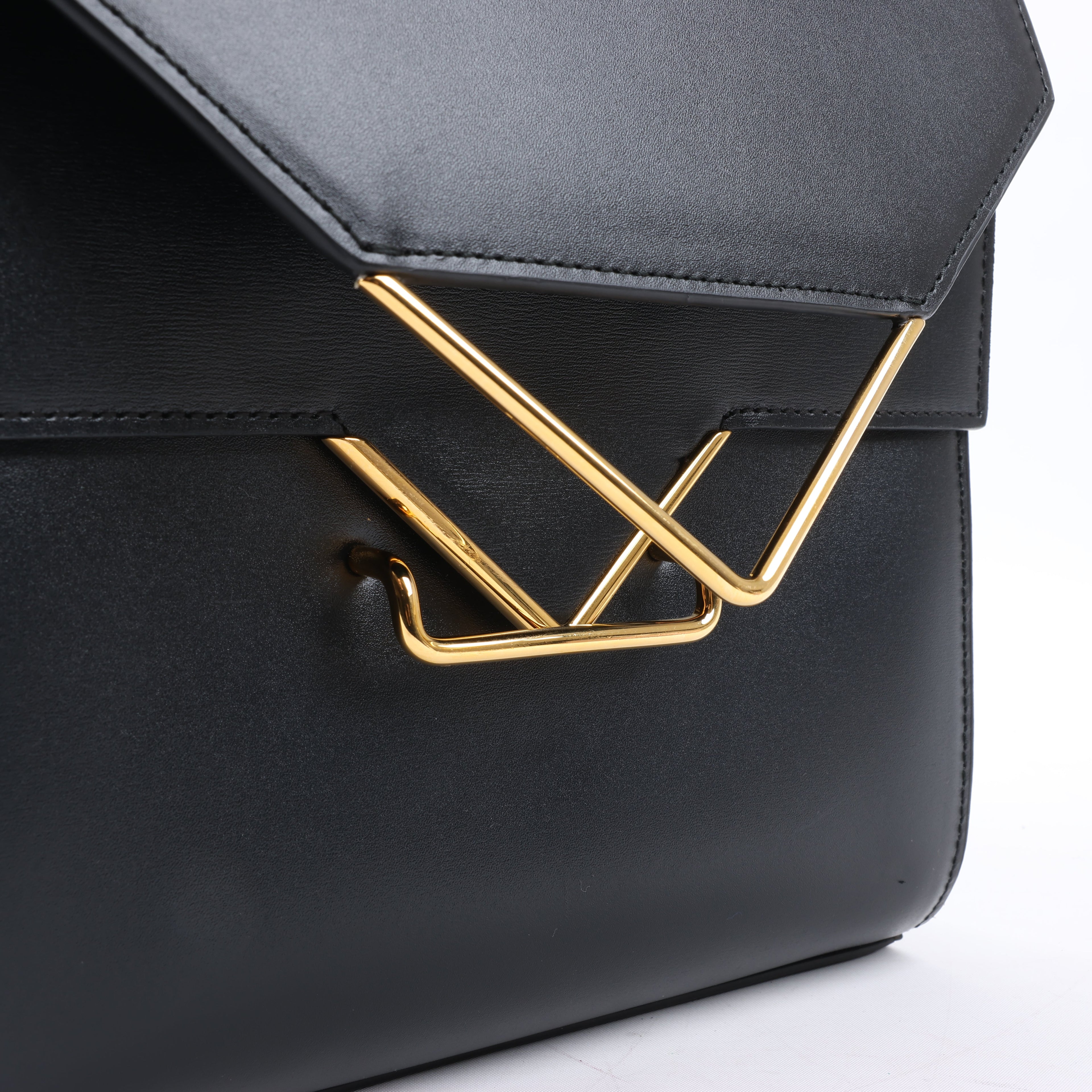 Bottega Veneta Box Calfskin Nappa Clip Shoulder Bag in Black