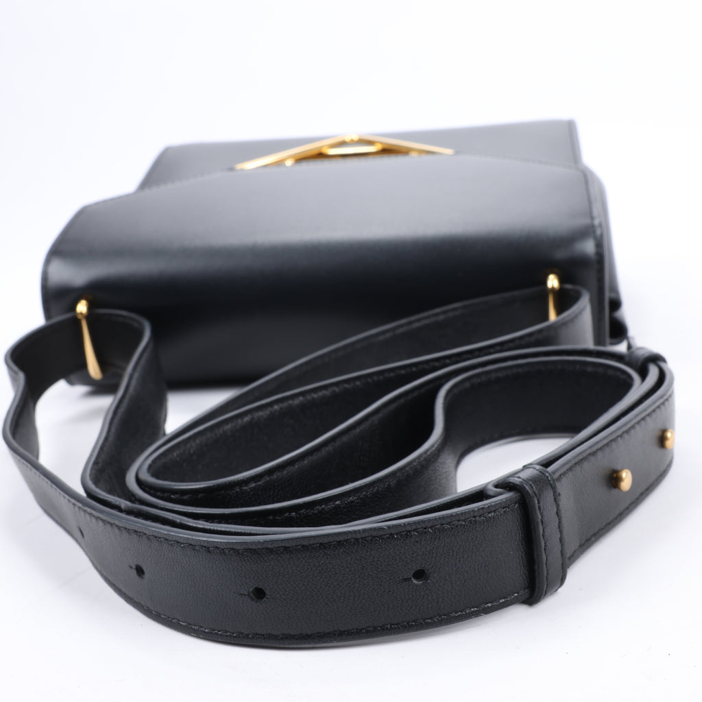 Bottega Veneta Box Calfskin Nappa Clip Shoulder Bag in Black