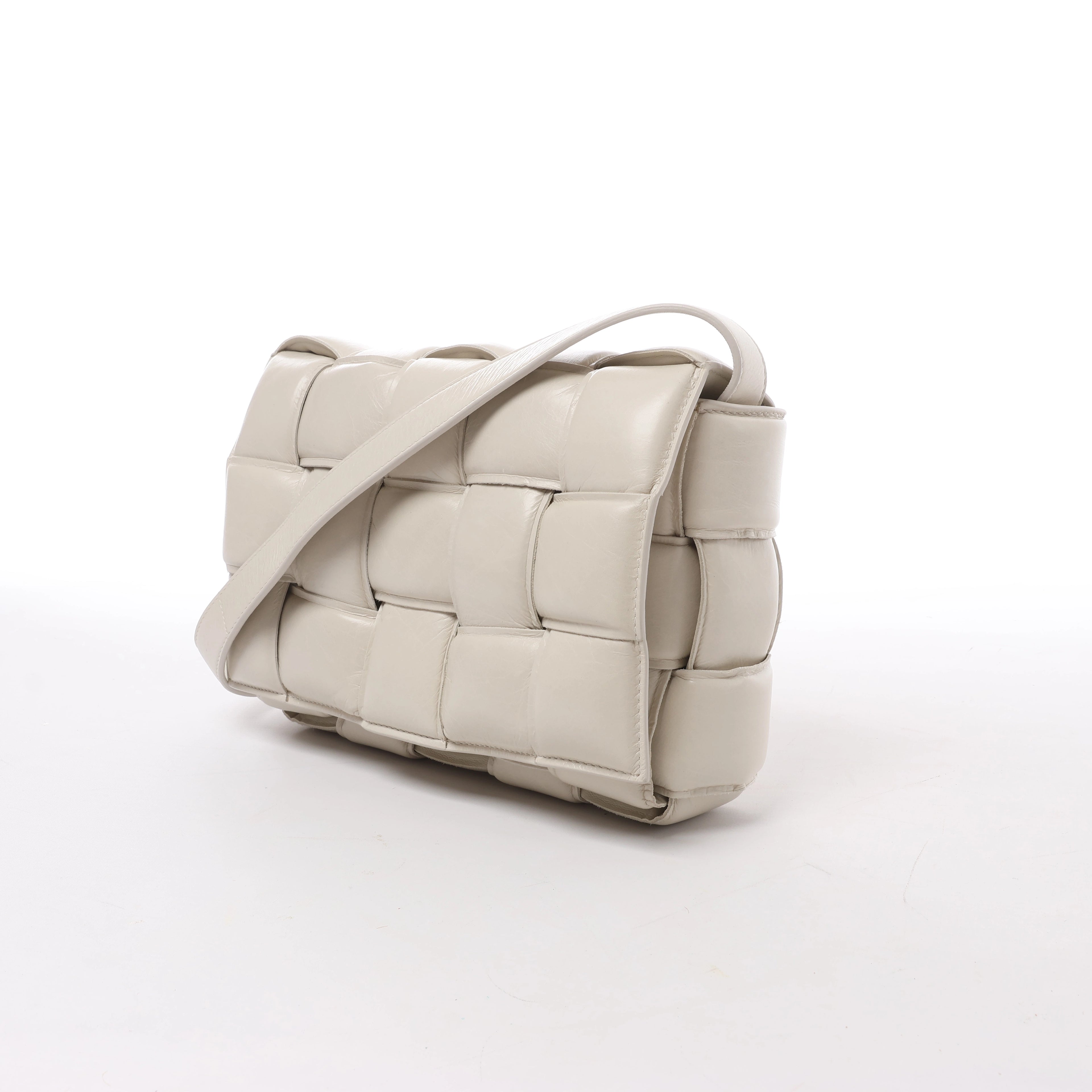 Bolso de hombro de cuero Intrecciato Bottega Veneta en rosa
