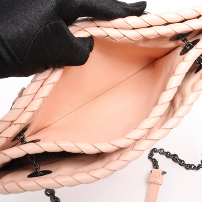 Bottega Veneta Sac à bandoulière en cuir Intrecciato avec chaîne en rose poudré