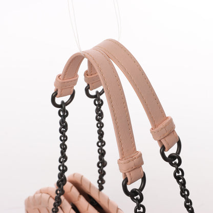 Bottega Veneta Sac à bandoulière en cuir Intrecciato avec chaîne en rose poudré