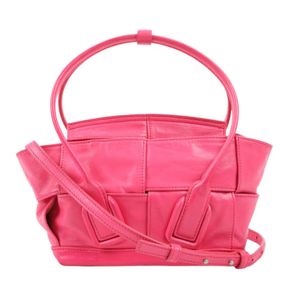 Bottega Veneta Sac à main Arco Mini Paper en cuir de veau Maxi Intrecciato 2Way en rose