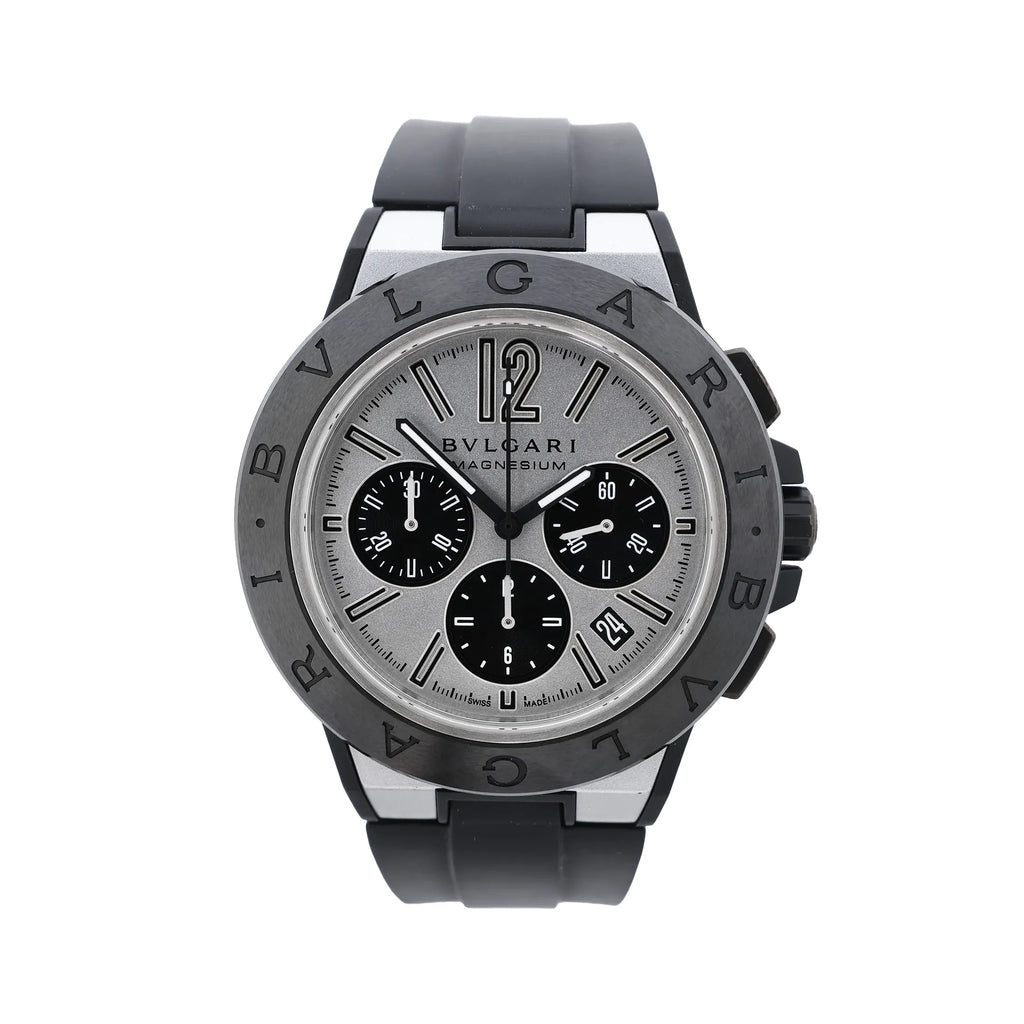 Bvlgari Diagono Magnesium watch with BVLGARI bezel, silver dial, black chronograph subdials, date window and black rubber strap.