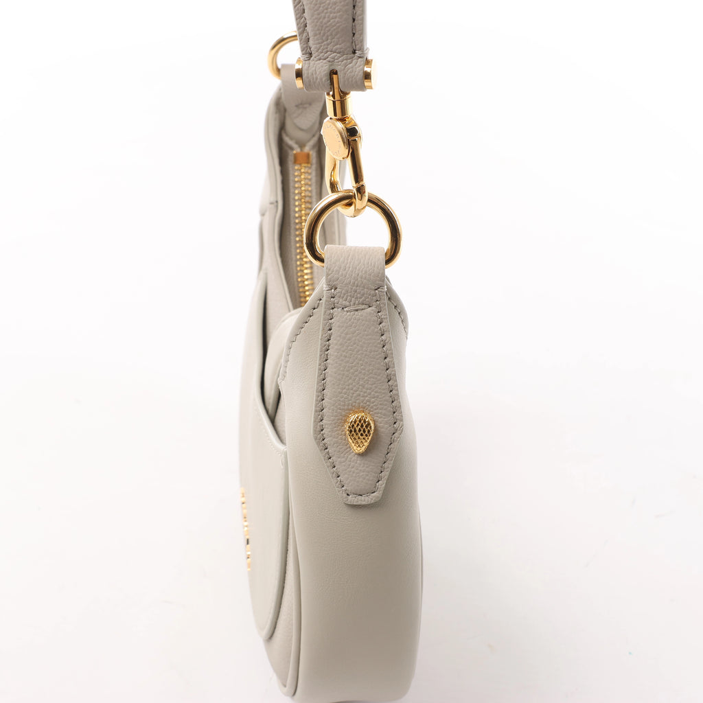 Bolso de hombro con cadena de charol BVLGARI Serpenti Forever en color naranja