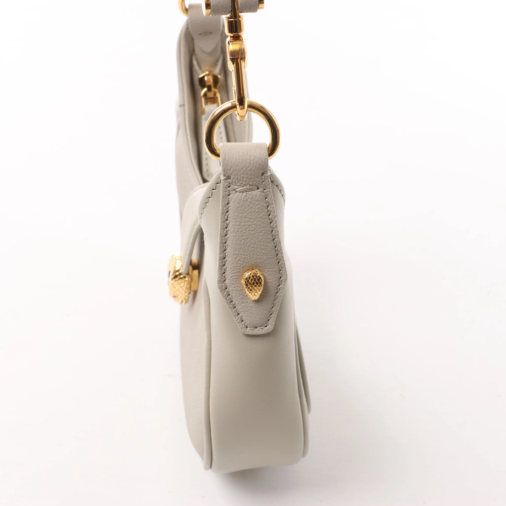 Bolso de hombro con cadena de charol BVLGARI Serpenti Forever en color naranja