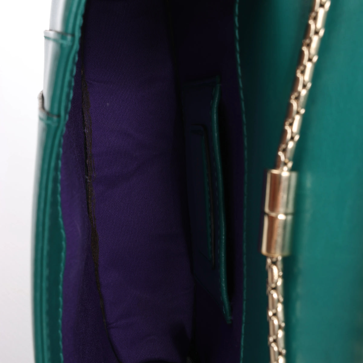 Bolso de hombro con cadena de charol BVLGARI Serpenti Forever en color naranja