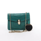 Bolso de hombro con cadena de charol BVLGARI Serpenti Forever en color naranja