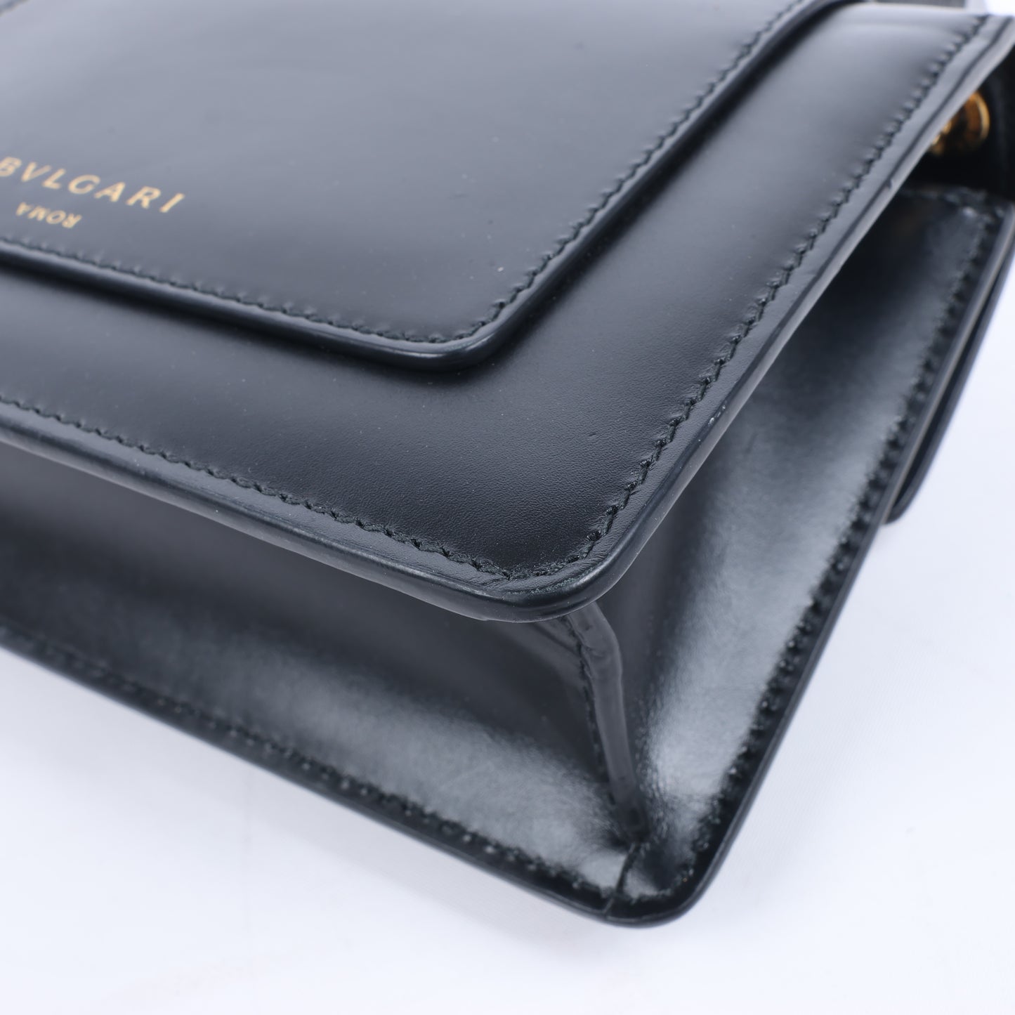 Sac à main en cuir Serpenti Bvlgari × Alexander Wang, noir