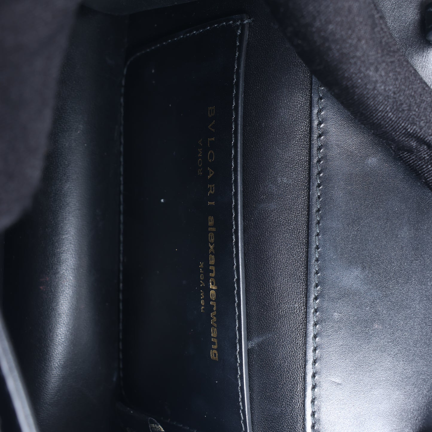 Sac à main en cuir Serpenti Bvlgari × Alexander Wang, noir