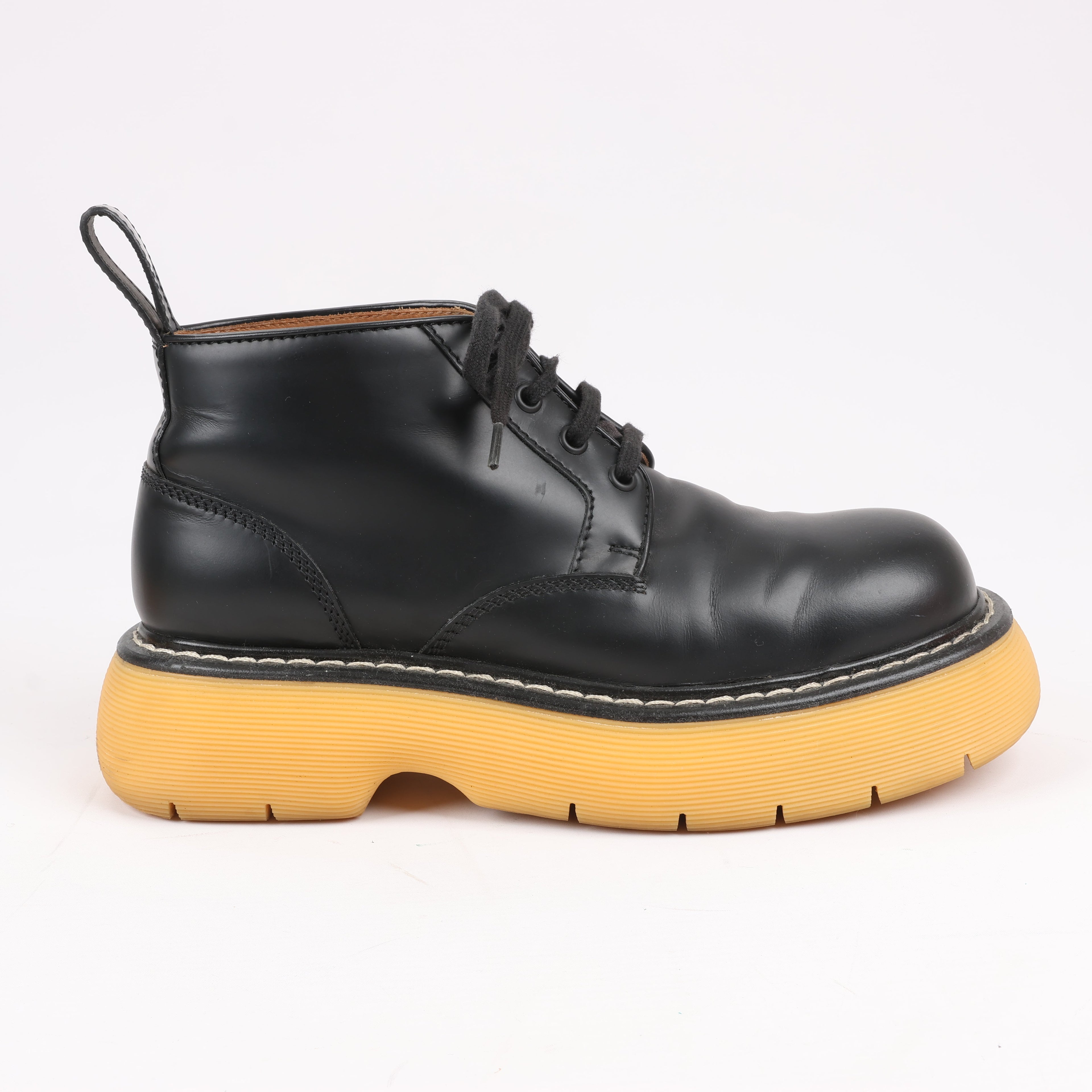 Bottega Veneta The Bounce Leather Short Boots in Black x Mustard, Size 39 EU