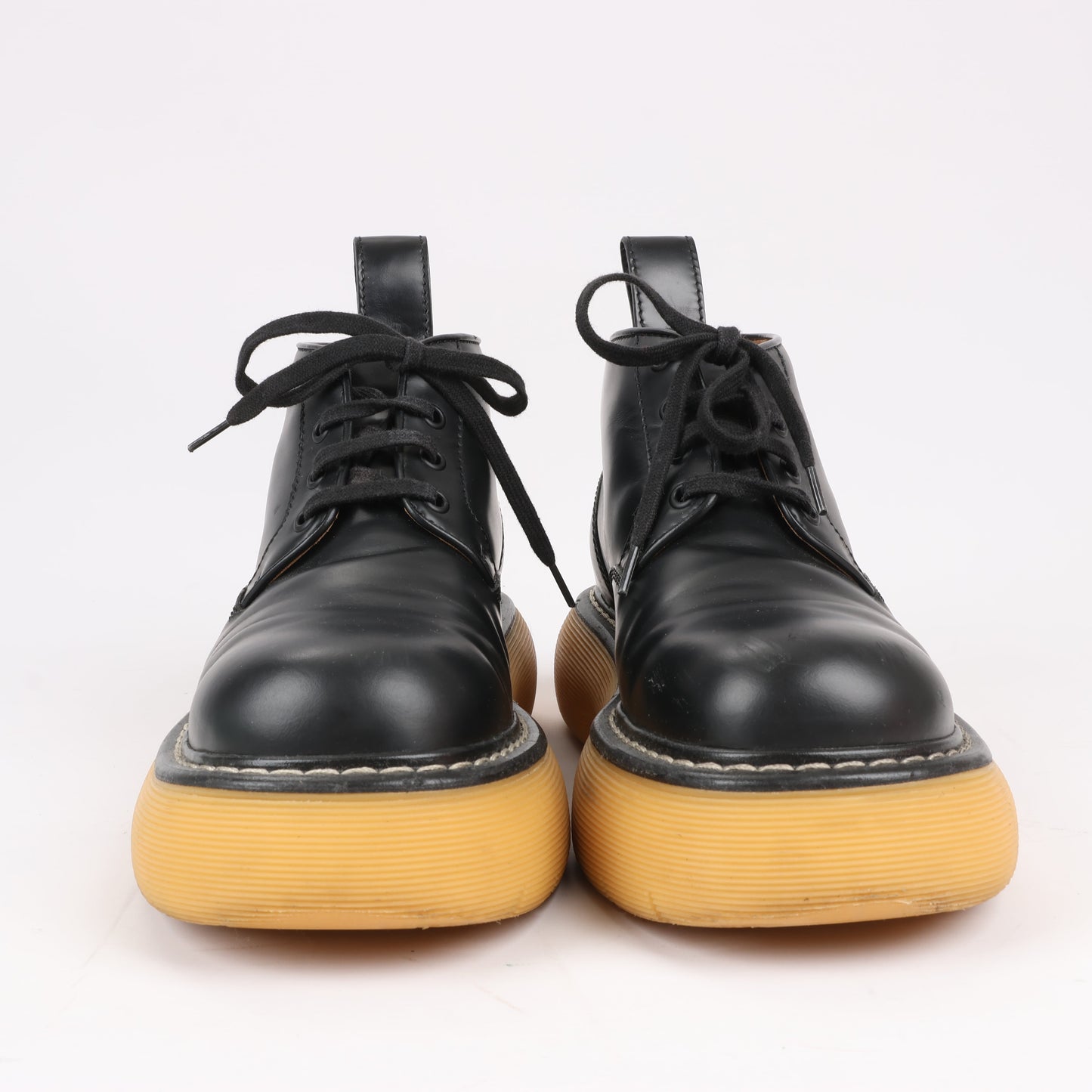 Bottega Veneta The Bounce Kurze Lederstiefel in Schwarz x Senfgelb, Größe 39 EU