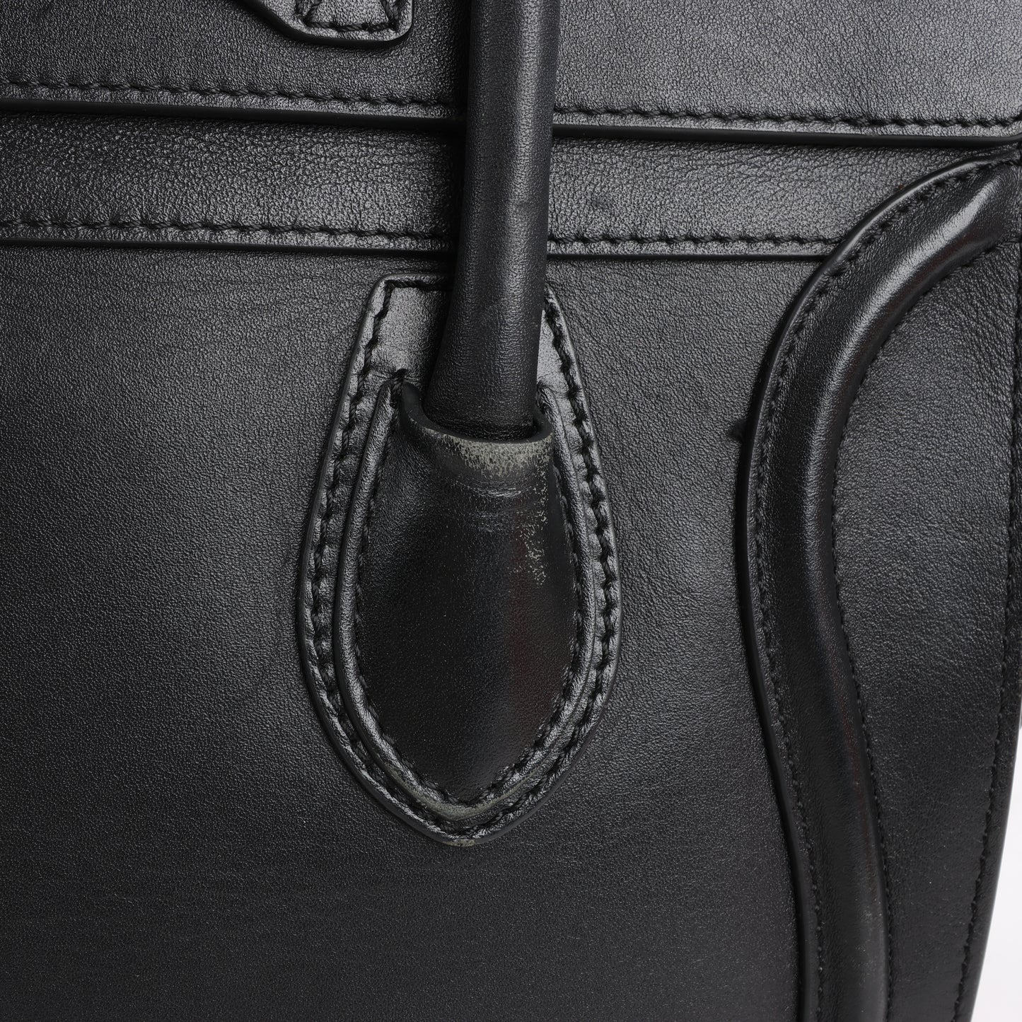 Sac à main CELINE Luggage Micro en cuir noir