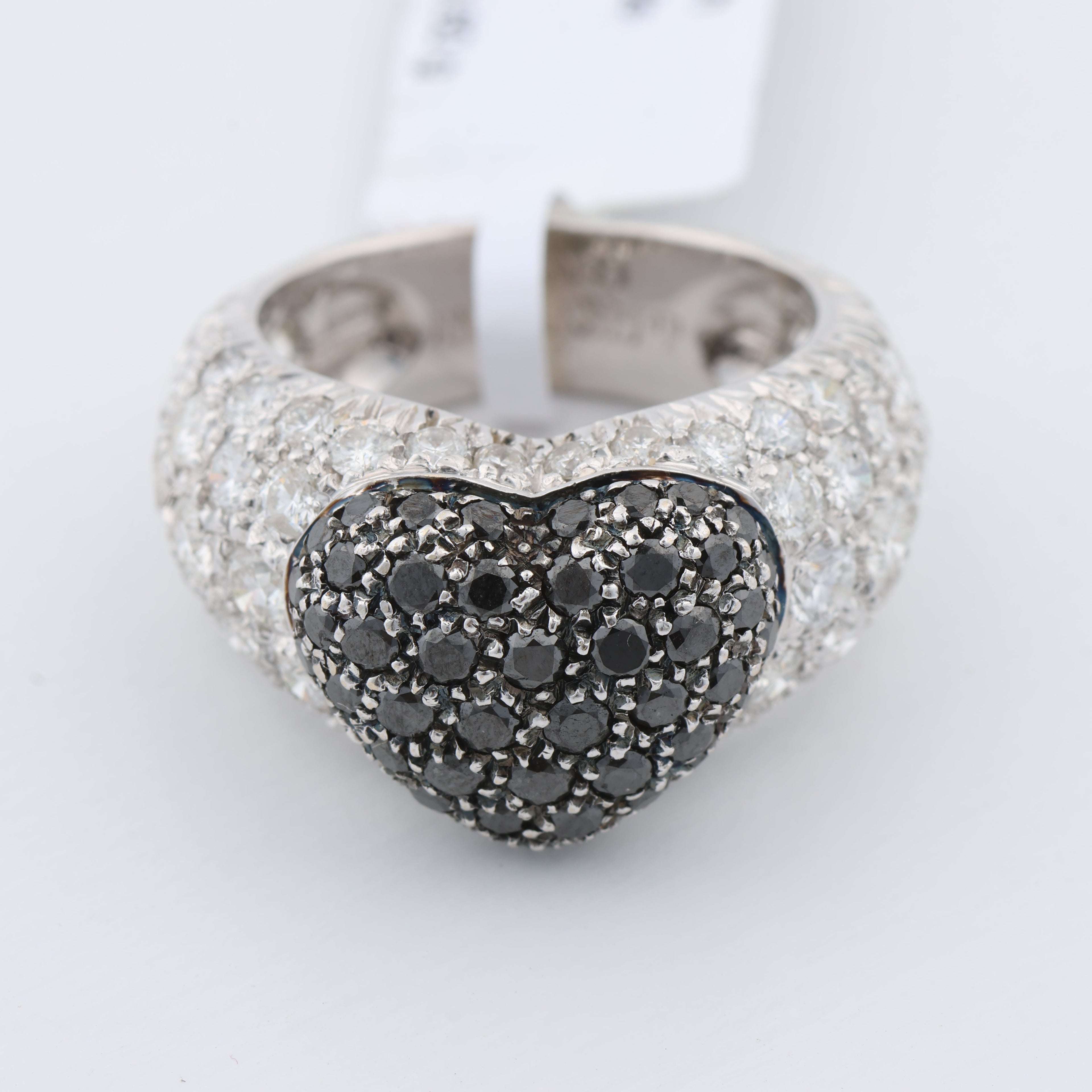 Anillo de corazón de diamantes negros De Grisogono, talla 51