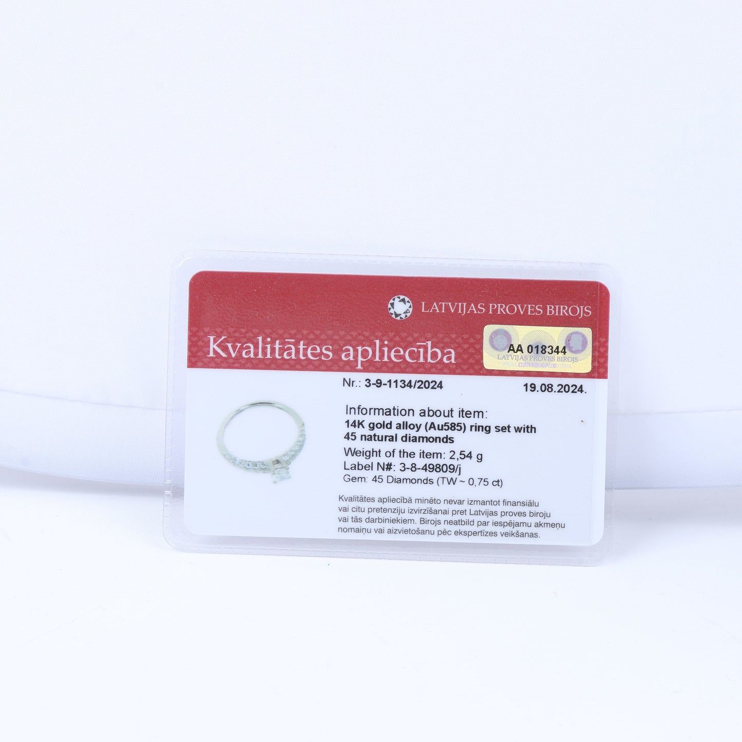 Unsignierter Ring aus 14-karätigem Weißgold mit 45 natürlichen Diamanten