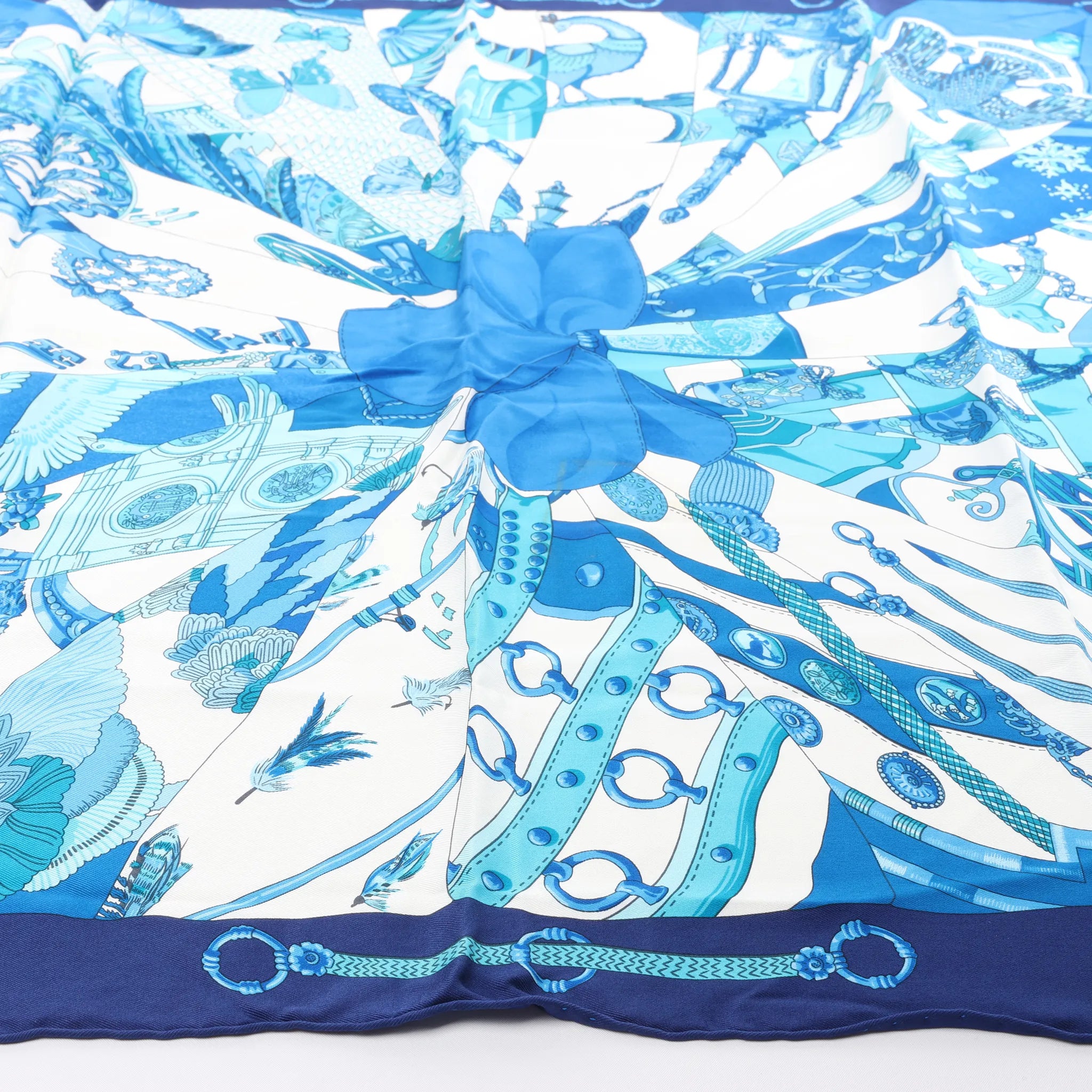 Hermès Carré 70 "soleil de soie" Silk handkerchief in Blue
