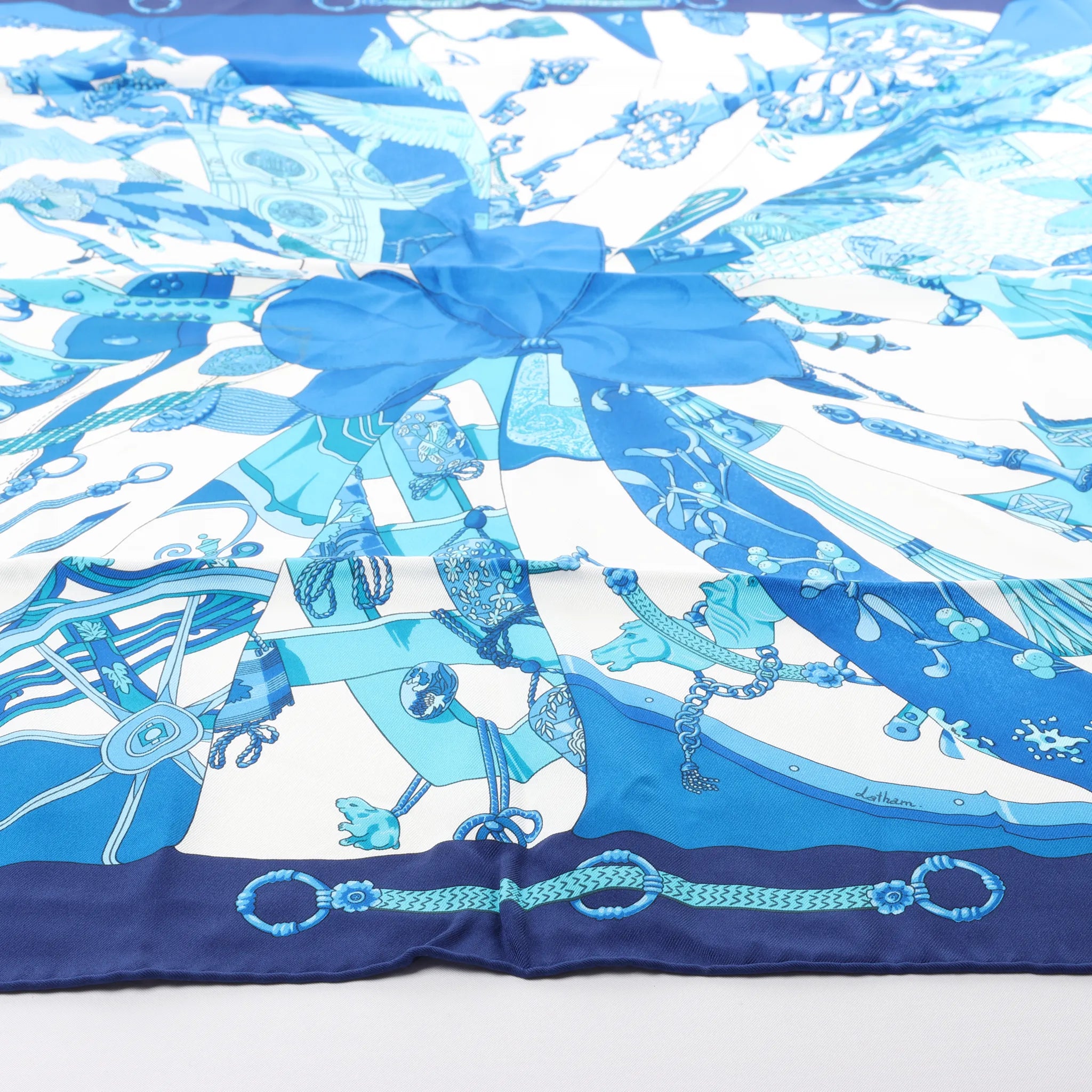 Hermès Carré 70 "soleil de soie" Silk handkerchief in Blue