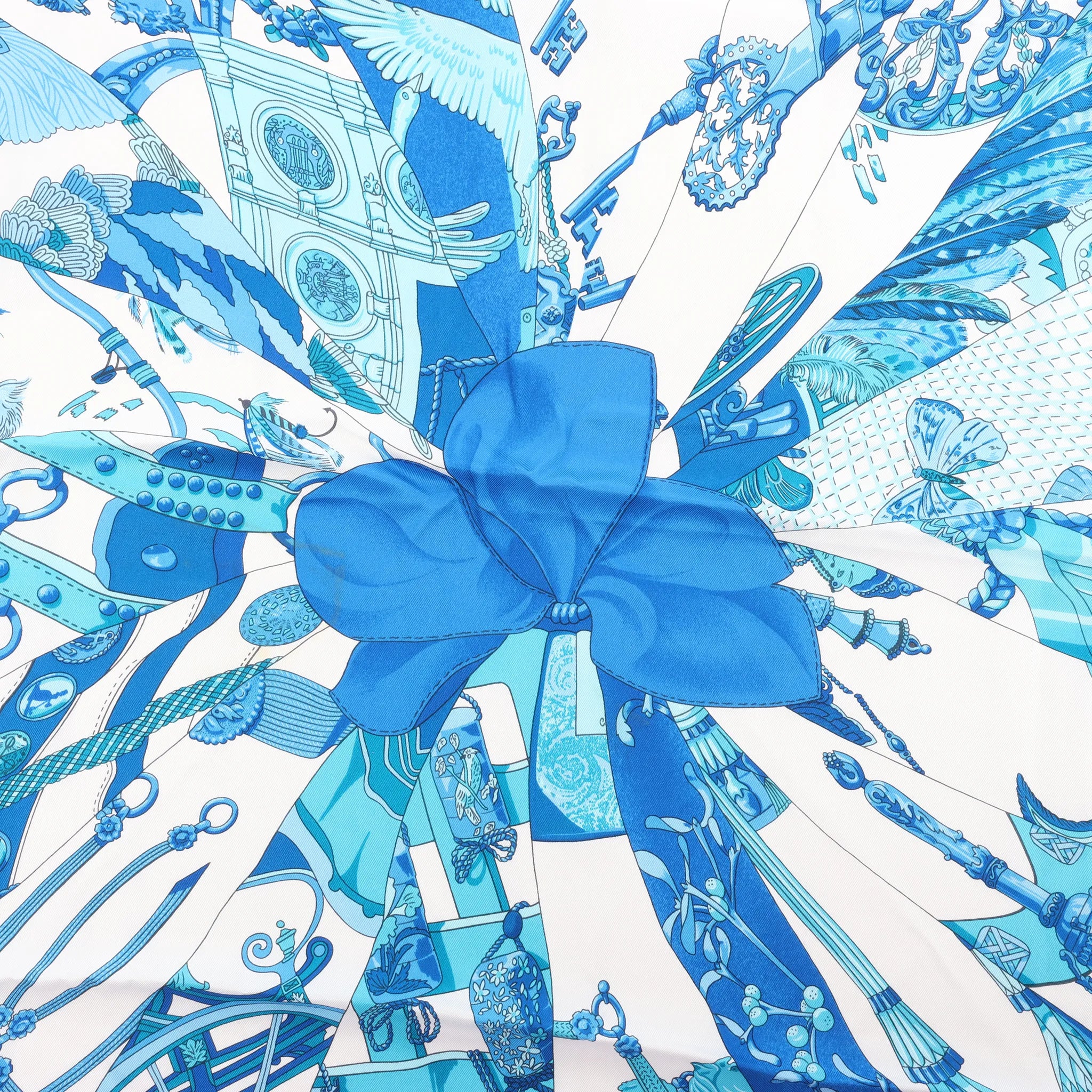 Hermès Carré 70 "soleil de soie" Silk handkerchief in Blue