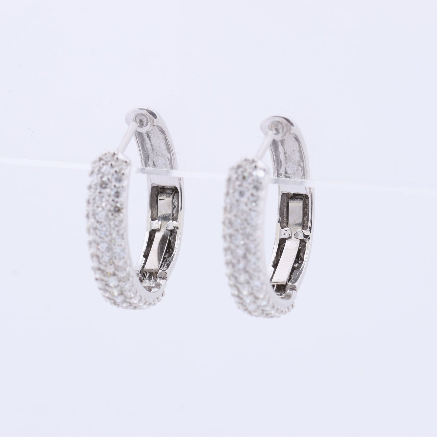 Nicht signierte Diamantohrringe (K18WG, 4,4 g, 1,0 ct)